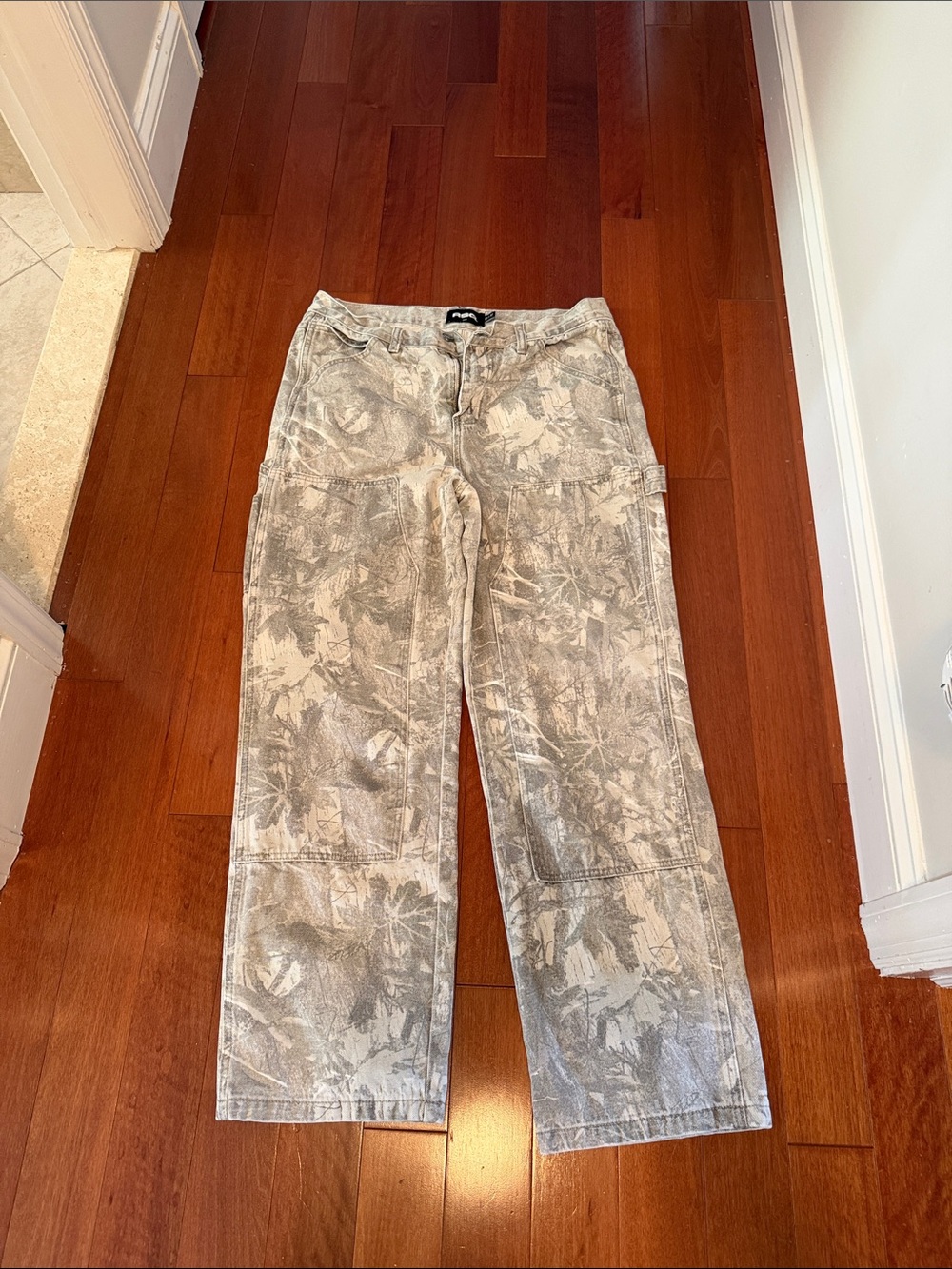 Men’s  Casual Wide-Leg Jeans in Light Gray Palm Print